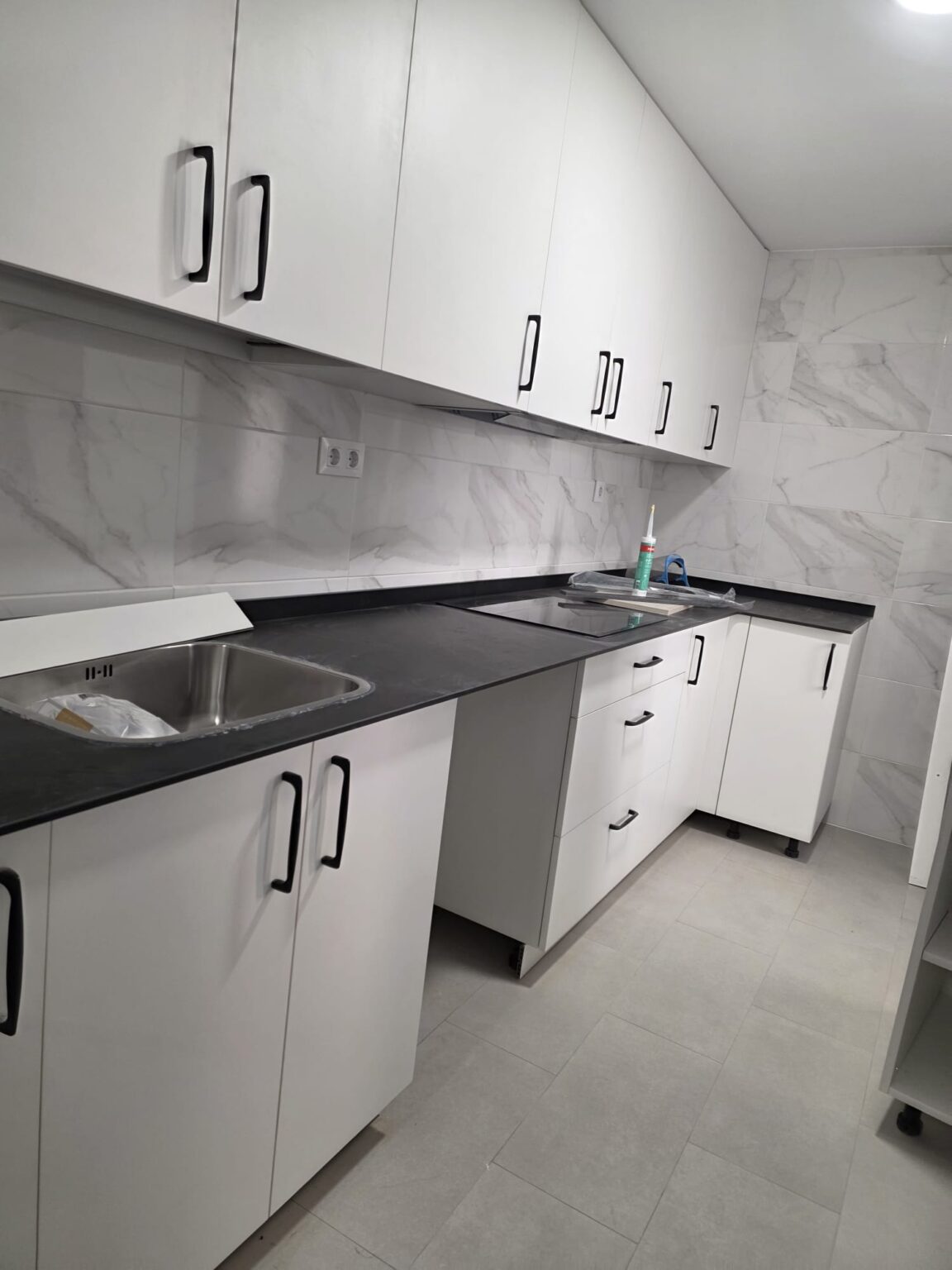 Reforma de cocinas modernas con optimización de espacio